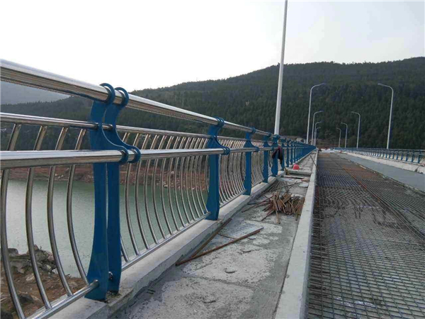 榆林不锈钢桥梁护栏的特点及其在桥梁安全中的重要作用
